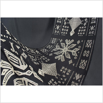 Beautiful Indonesian hill tribe home decor, boho fabric natural ethnic tapestry, Sumba Pahikung black white traditional handwoven tribal cotton textile runner EW24